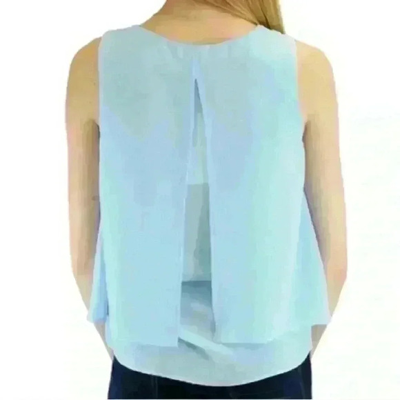 Lightweight sleeveless layer tank. - Picture 2 of 4